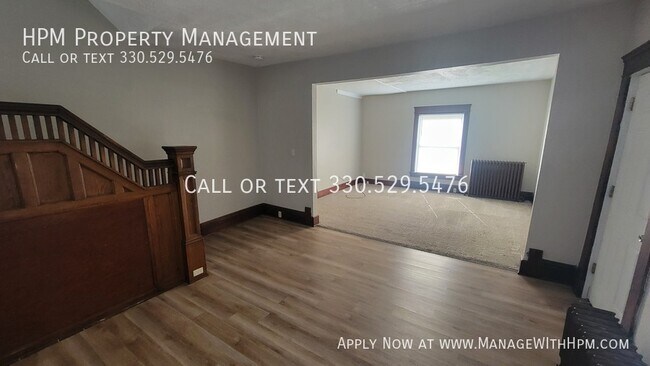 Building Photo - 551 Allyn St