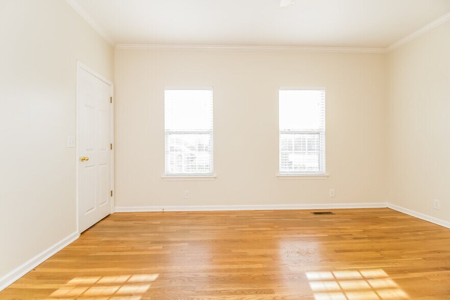 Building Photo - 3019 Overhill Ct