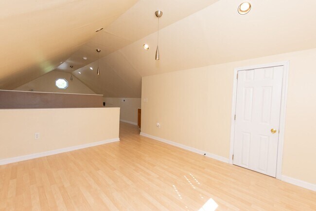 Building Photo - PRICE IMPROVEMENT!!!! MOVE-IN READY