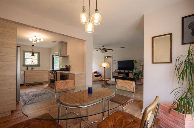 Building Photo - 503 Provines Dr