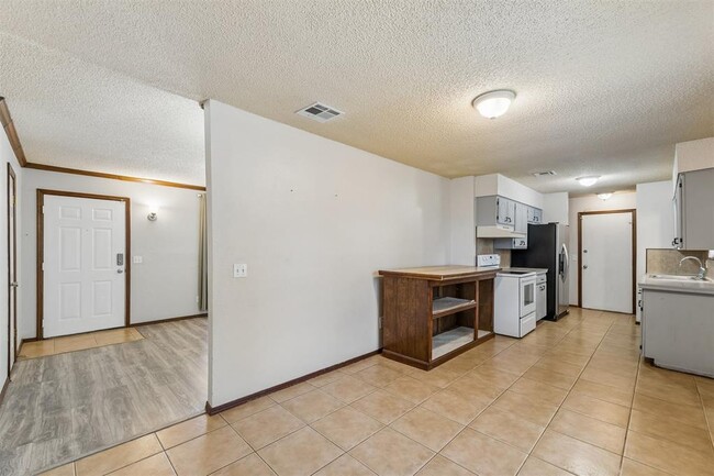 Building Photo - 3401 E Noble Dr