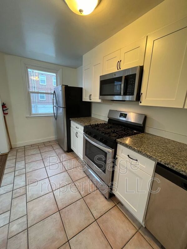 Building Photo - 229 Spruce St
