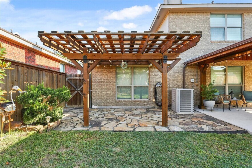 Building Photo - 3605 Peacock Pl