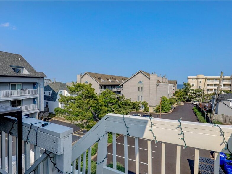 Building Photo - 606 Beach Ave
