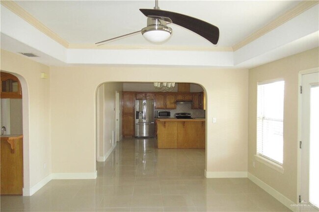 Building Photo - 33 Santa Teresa St