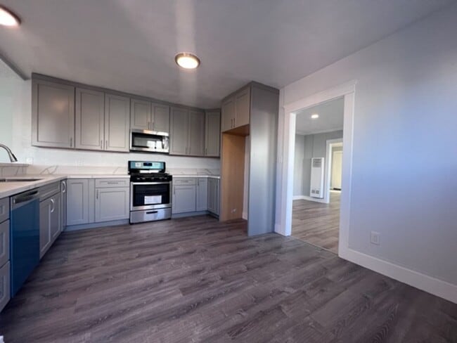 Building Photo - Upgraded Large Home