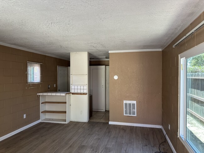 Building Photo - 1324 Del Rey Ave