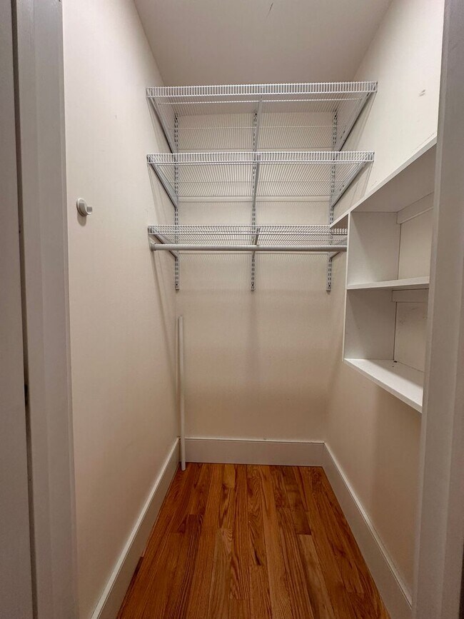 Building Photo - 23 Cayuga Ct