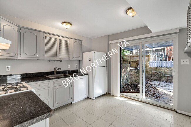 Building Photo - 5207 Gainsborough Dr