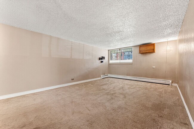 Building Photo - Condo in Historic Governor's Park!