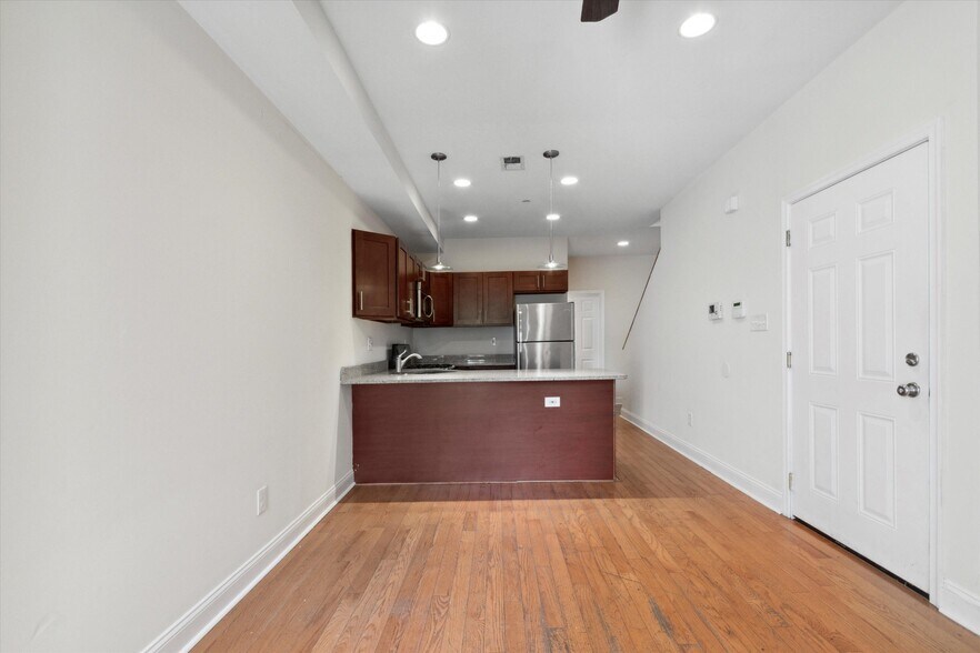 Primary Photo - 1424 Willington St