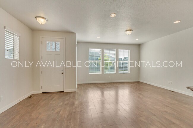 Building Photo - 2353 N Holbrook Way