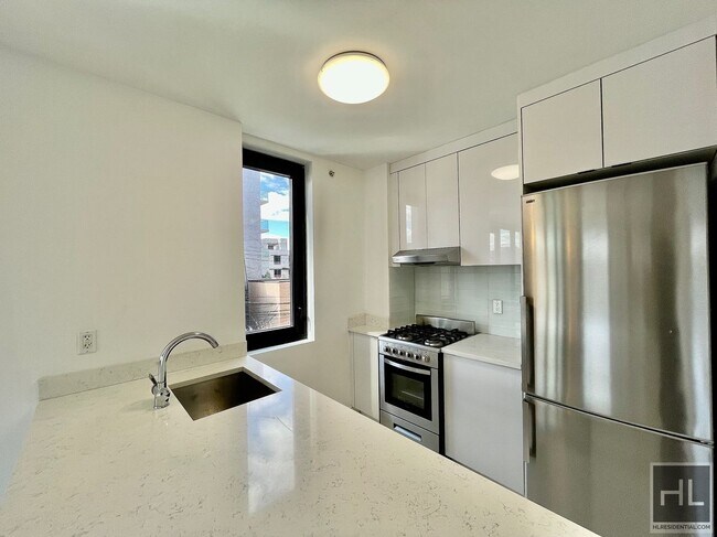 Building Photo - 27-40-40 21st St