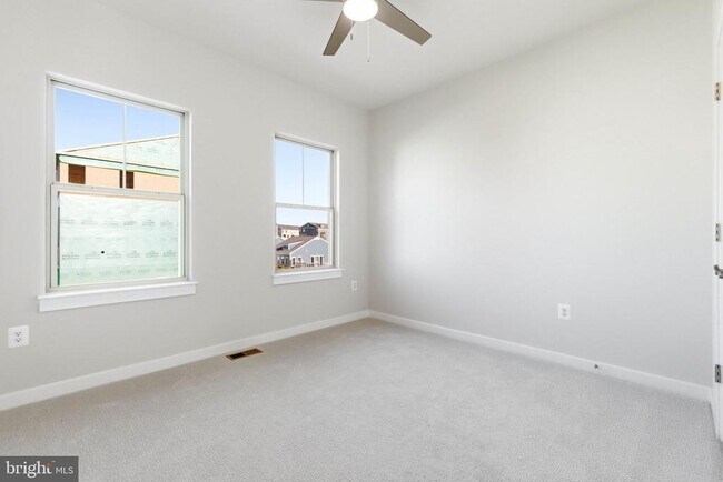 Building Photo - 1017 Venifena Terrace SE