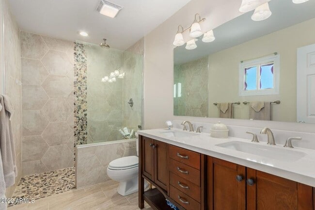 Building Photo - Exceptional 6-Bedroom Home with Private Pool Near ASU