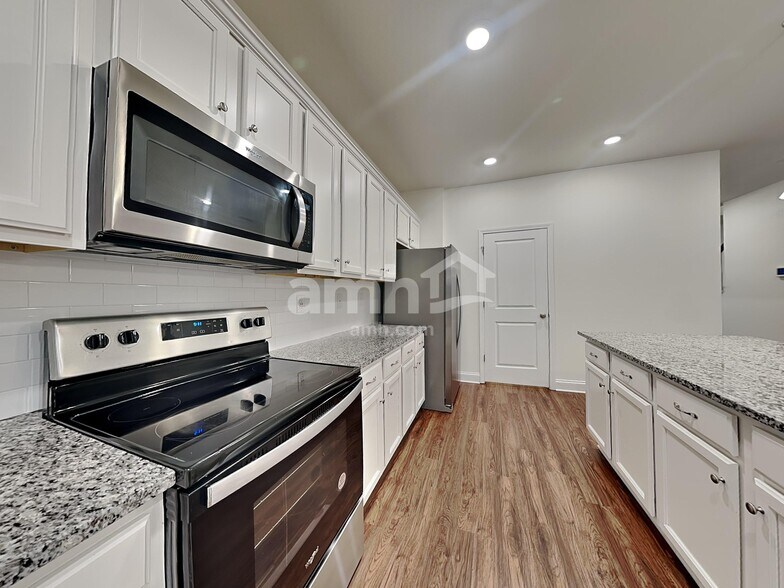 Building Photo - 2060 Brook Enclave Trail