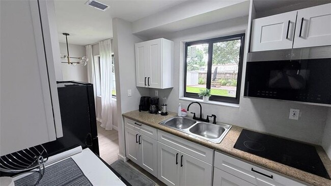 Building Photo - 433 NW 15th Way