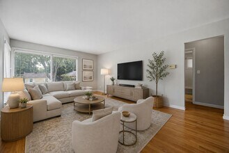 Building Photo - 2 Bedroom Duplex Available
