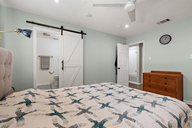 Building Photo - 805 Garden Path Dr