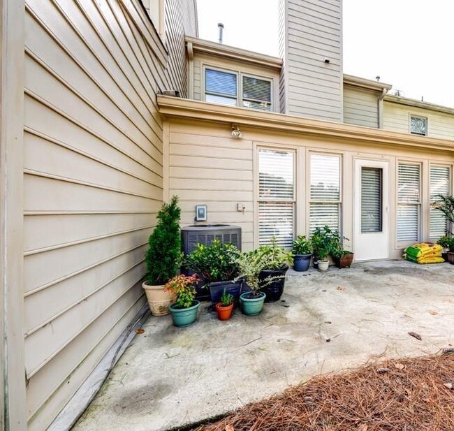 Building Photo - 410 Forestgate Ct