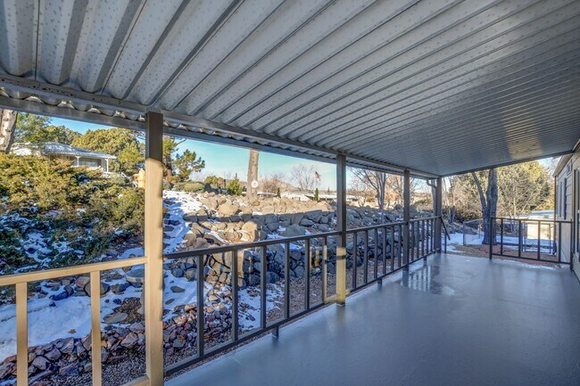 Building Photo - 2 bed, 2 bath Home in Prescott!