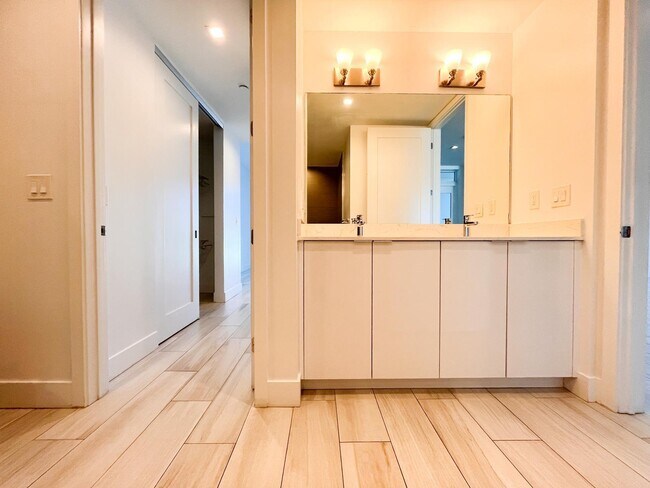 Building Photo - 1 S Palmway