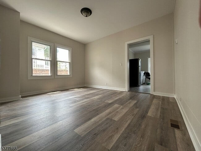 Building Photo - 135 W Chrystal St