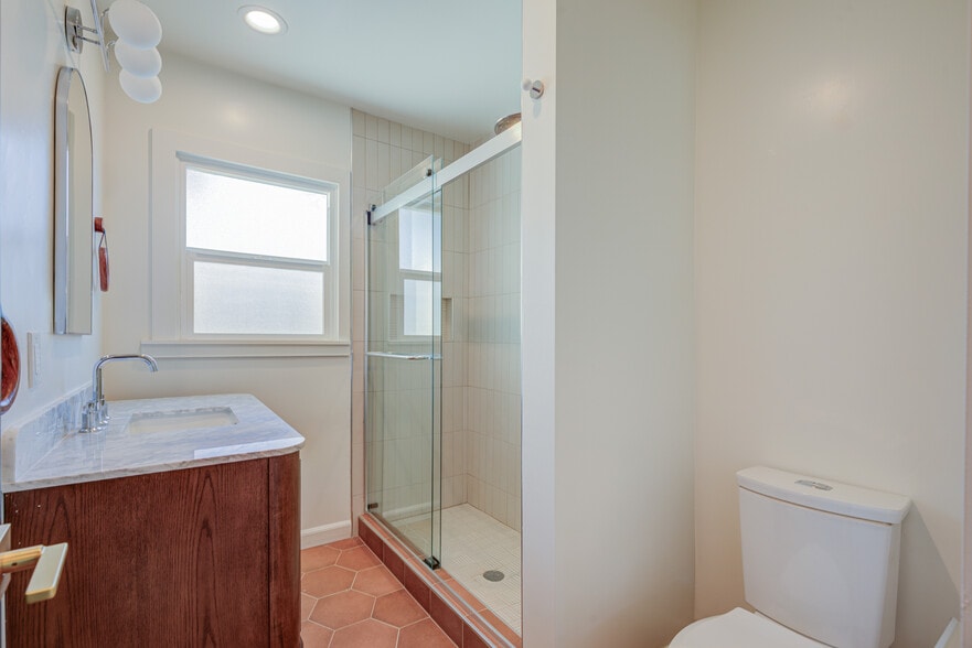 Building Photo - 12349 Riverside Dr