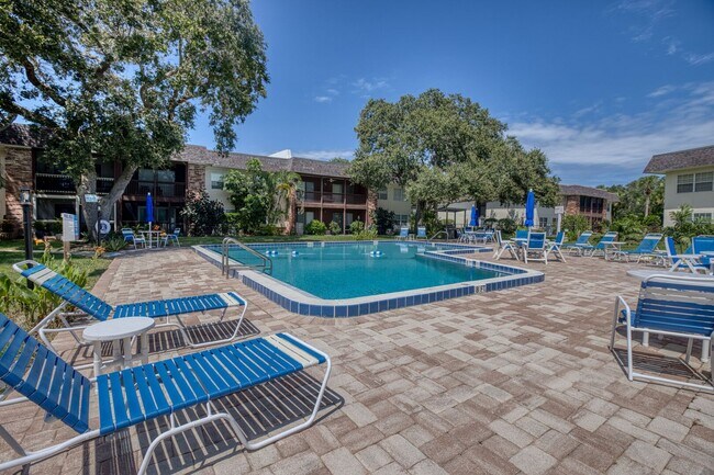 Building Photo - 3800 Saxon Dr