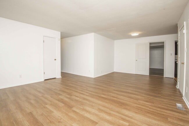 Building Photo - 3051 Dow Dr