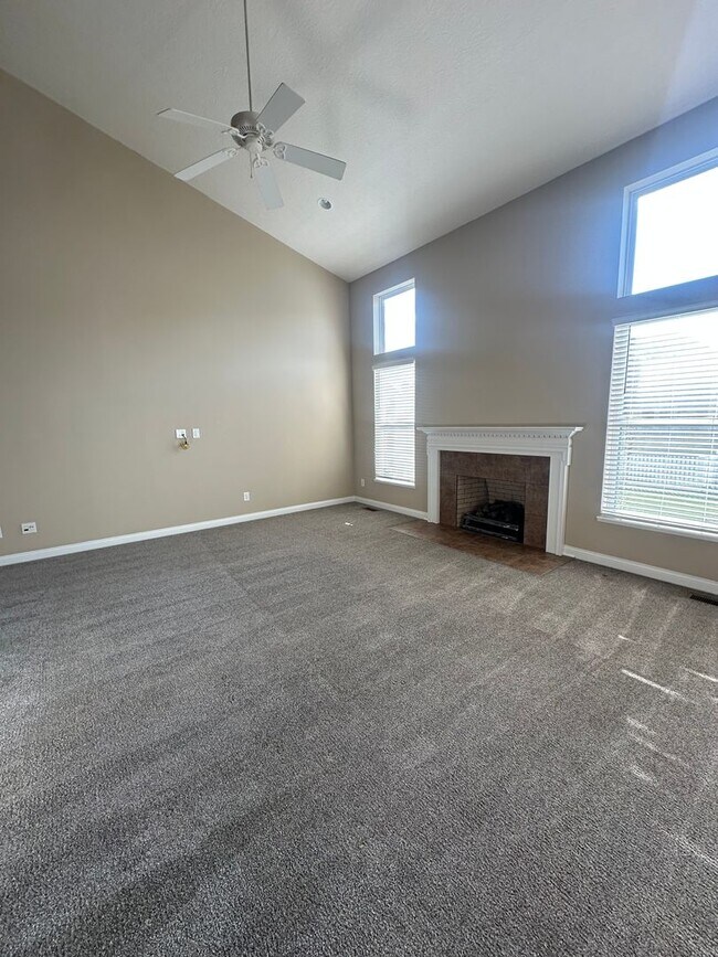 Building Photo - Lakes of Worthington