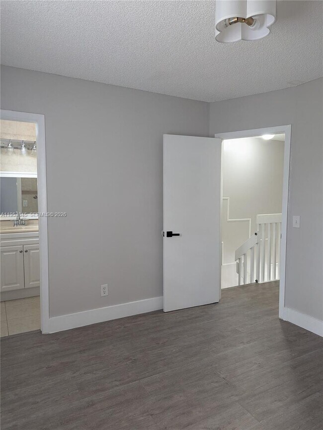 Building Photo - 641 NW 105th Way