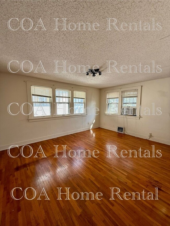Building Photo - College Hill Duplex