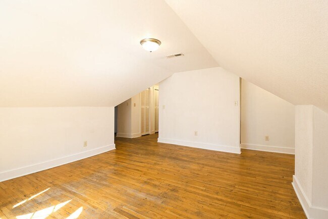 Building Photo - 605 Mathews St