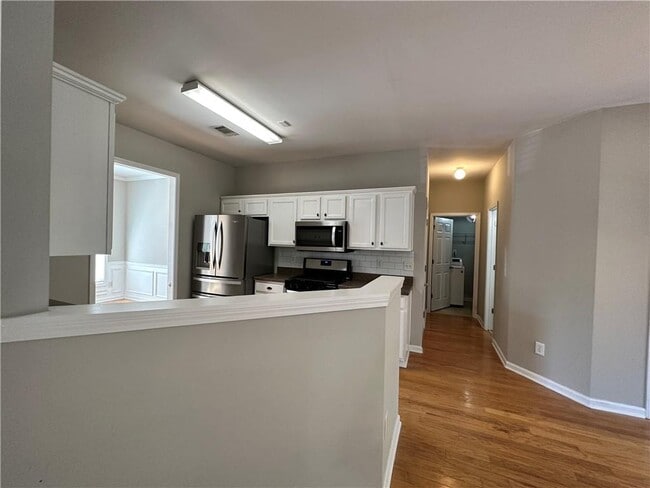 Building Photo - 2403 Walnut Tree Ln