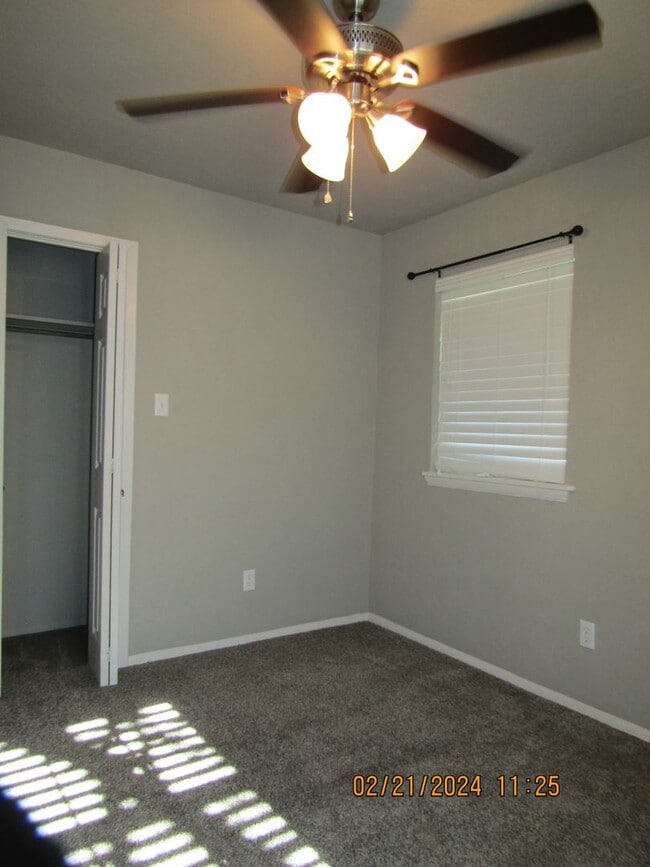 Building Photo - MacArthur Schools Area!