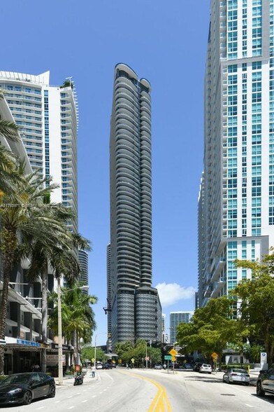 Building Photo - 1000 Brickell Plz