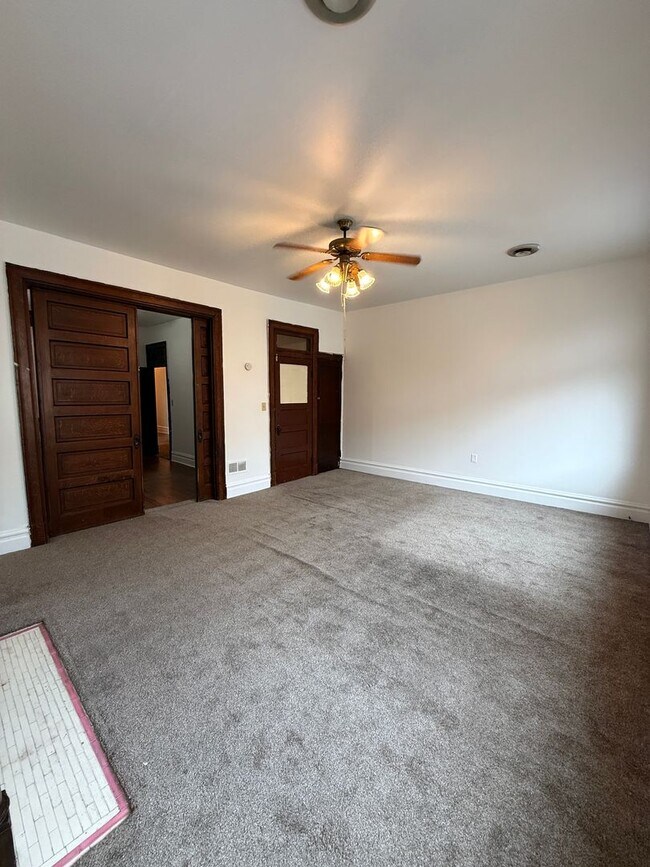 Building Photo - 1309 E Carson St