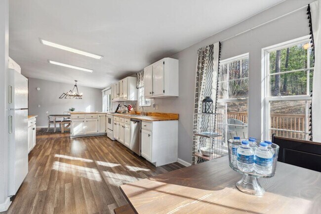 Building Photo - 1009 Sumac Ct