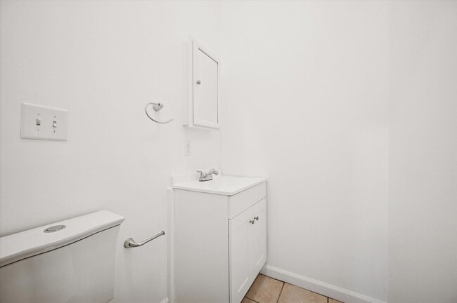 Building Photo - Germantown 4 Bedroom House- Half Bath on the First Floor!