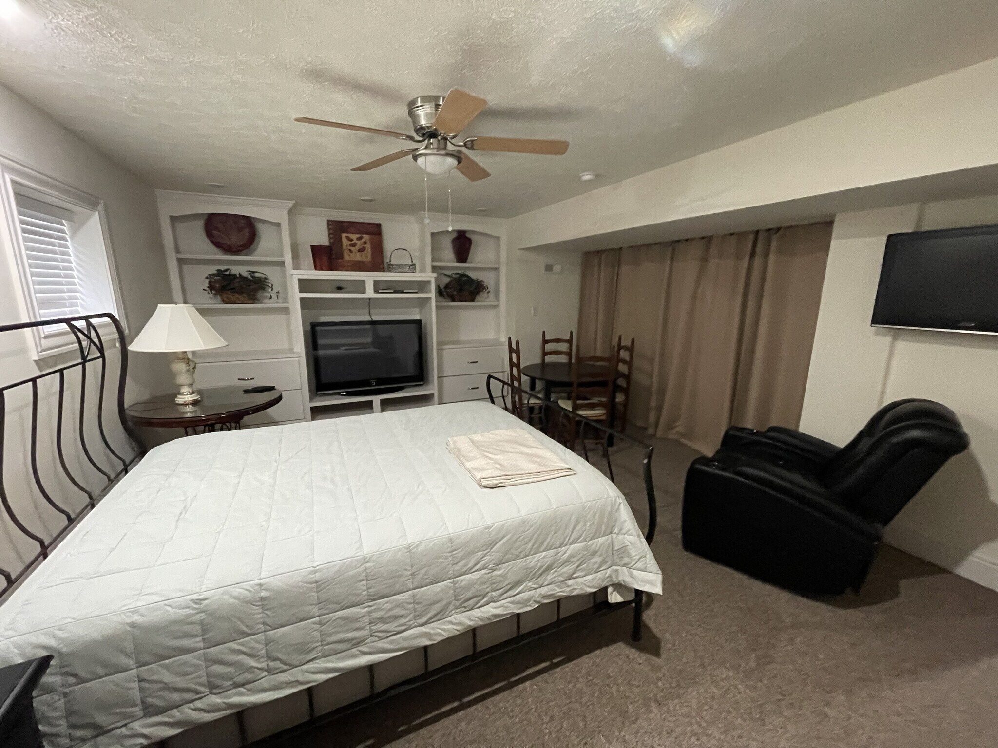 Building Photo - 3840 Bay Oaks Pl