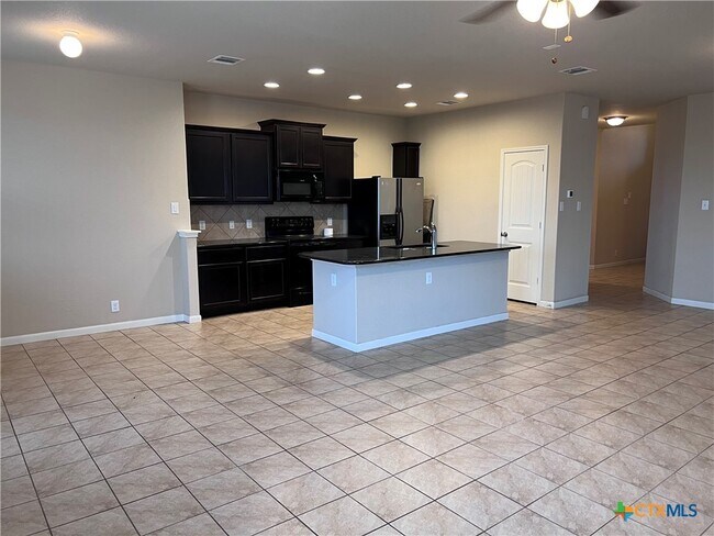 Building Photo - 472 Copper Hill Dr
