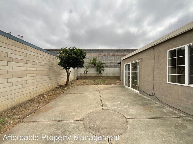 Building Photo - 3 br, 2 bath House - 33120 Lake Mead Drive