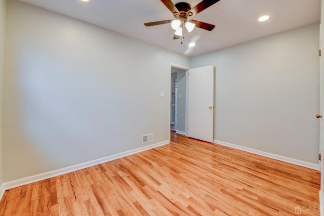 Building Photo - 157 Cooper Ave