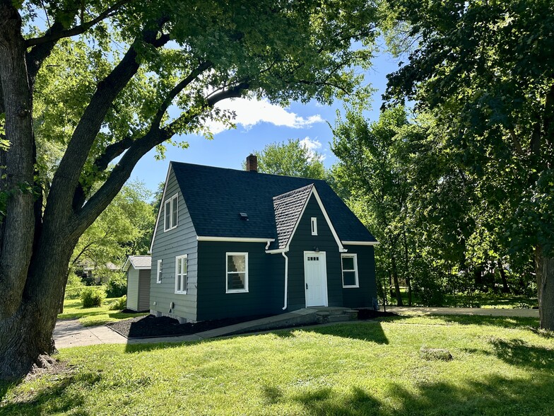 Building Photo - 2919 S Service Dr