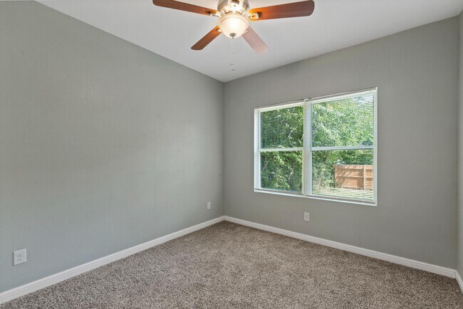 Building Photo - 1253 E Jessamine St