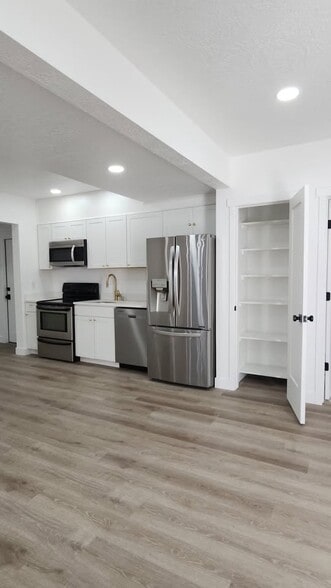 Building Photo - 2729 S Greenhead Dr