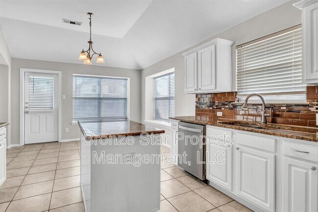 Building Photo - 2827 Rosewood Blvd