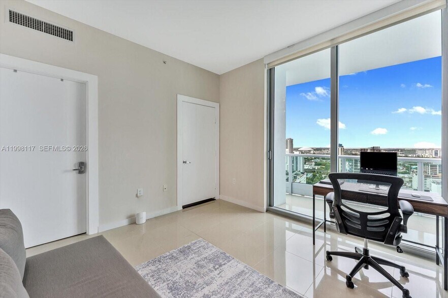 Building Photo - 900 Biscayne Blvd