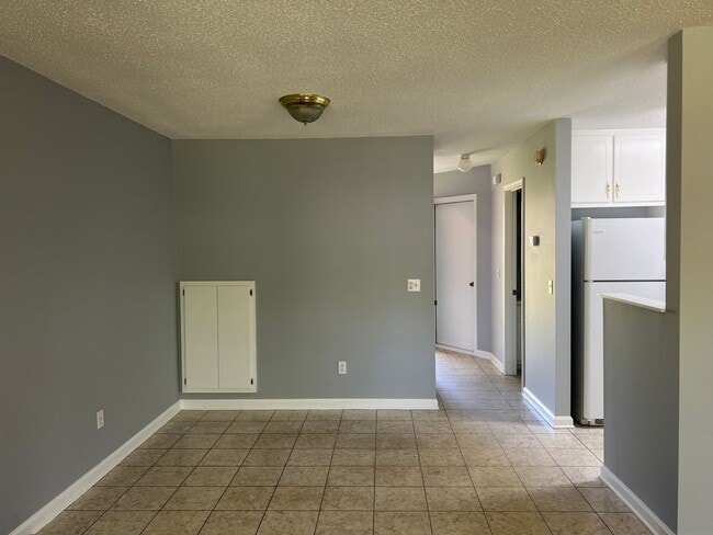 Building Photo - 113 Pineridge Dr